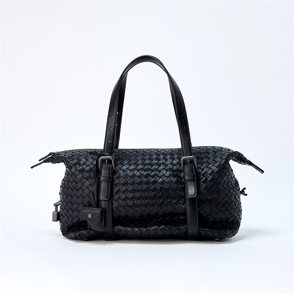 BOTTEGA VENETA イントレチャート ショルダーバッグ ブラック マットシルバー レザー