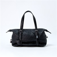 BOTTEGA VENETA イントレチャート ショルダーバッグ ブラック マットシルバー レザー