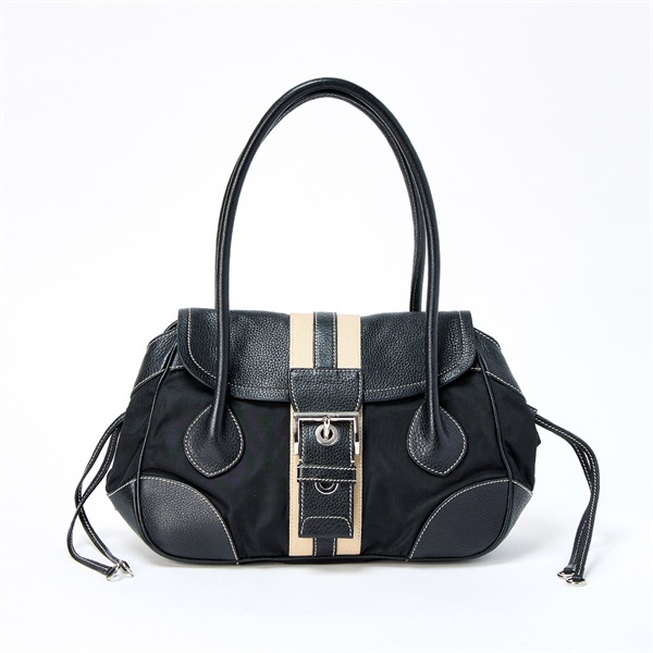 【原宿店限定】PRADA トライアングル ショルダーバッグ ブラック ベージュ シルバー テスート