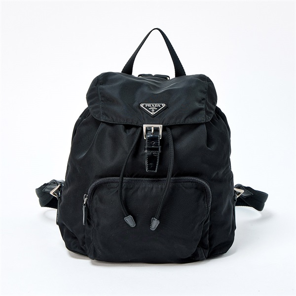 【原宿店限定】PRADA トライアングル バックパック ブラック シルバー テスート