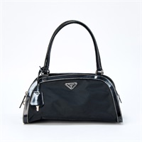 【原宿店限定】PRADA トライアングル ショルダーバッグ ブラック シルバー テスート