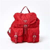 【原宿店限定】PRADA トライアングル バックパック レッド シルバー テスート