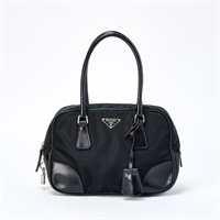 【原宿店限定】PRADA トライアングル ハンドバッグ ブラック シルバー テスート