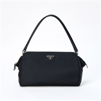 【原宿店限定】PRADA トライアングル ショルダーバッグ ブラック シルバー テスート