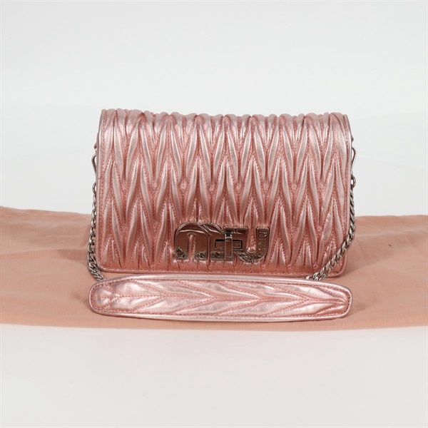 【原宿店限定】ミュウ ミュウ Miu Miu ショルダーバッグ マテラッセ チェーン レザー ピンク シルバー 5BF069 レディース yk18111M