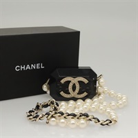 【原宿店限定】シャネル CHANEL ショルダーバッグ エアーポッズケース プラスチック ブラック レディース BA1117AM