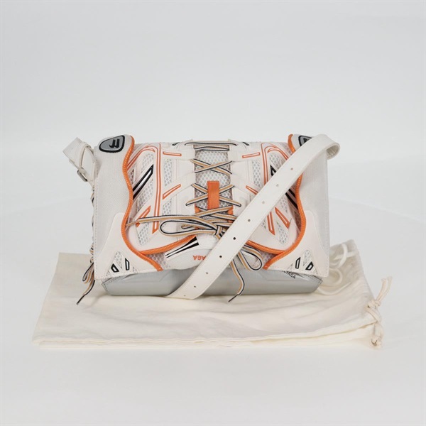 【原宿店限定】バレンシアガ BALENCIAGA スニーカーヘッドフォンホルダー ショルダーバッグ レザー メッシュ ホワイト 678092 レディース 122911AM