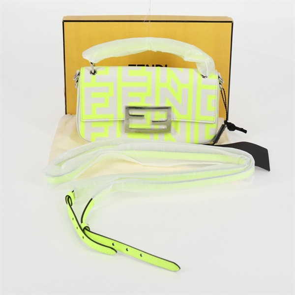 【原宿店限定】フェンディ FENDI ハンドバッグ バケットフォンケース  マークジェイコブスコラボ レザー 2way ホワイト レディース BA2455M