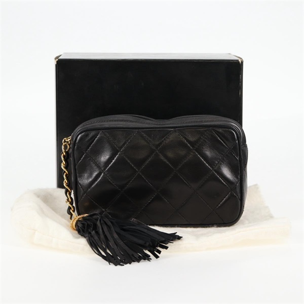【原宿店限定】シャネル CHANEL ショルダーバッグ マトラッセ ポーチ ラムスキン ブラック ゴールド レディース 125974V