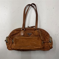 PRADA トライアングル ショルダーバッグ ブラウン レザー | MixTHINKS