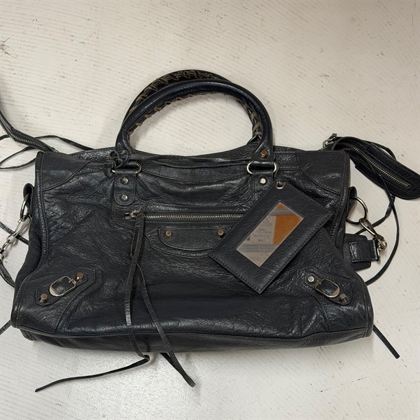 BALENCIAGA シティ ミディアム ショルダーバッグ グレー レザー