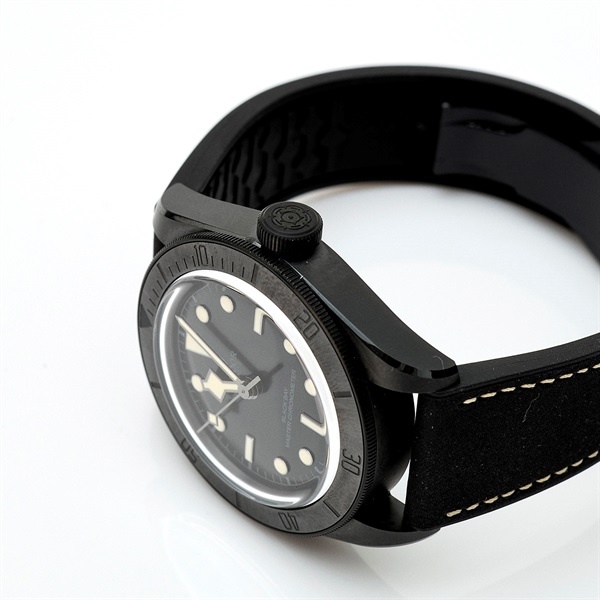 TUDOR ブラックベイ セラミック 79210CNU 自動巻き 腕時計 41MM 黒文字盤 ブラック セラミック SS レザーの画像2