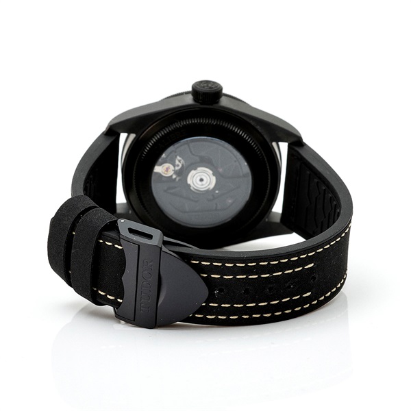TUDOR ブラックベイ セラミック 79210CNU 自動巻き 腕時計 41MM 黒文字盤 ブラック セラミック SS レザーの画像3
