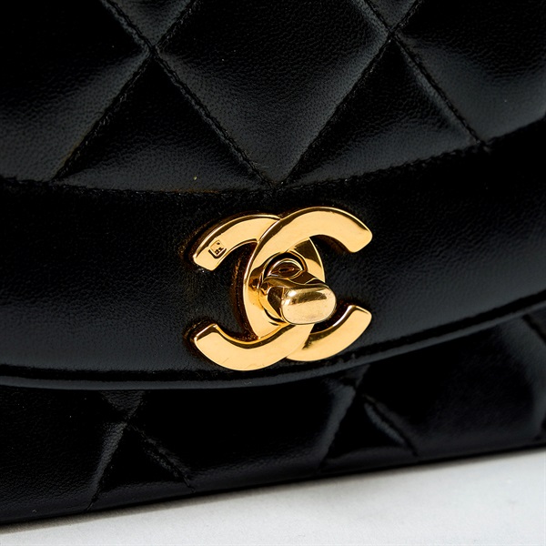 CHANEL マトラッセ ダイアナ シングルフラップ シングルチェーン 22cm ショルダーバッグ ブラック ゴールド ラムスキンの画像4