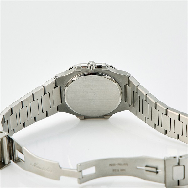 PATEK PHILIPPE ノーチラス 3900/1A-012 クオーツ 腕時計 33mm ブラック文字盤 シルバー ブラック SSの画像5