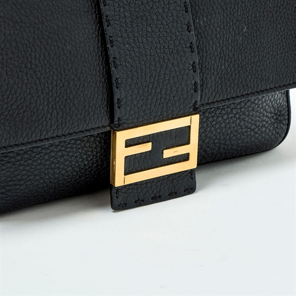 FENDI バゲット ショルダーバッグ ブラック ゴールド レザーの画像6