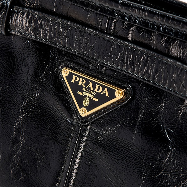 PRADA トライアングル ショルダーバッグ ブラック ゴールド レザーの画像4