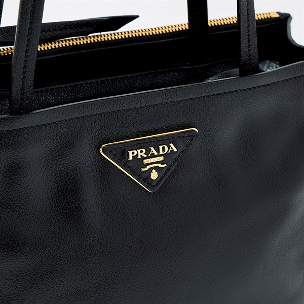 PRADA トライアングル トートバッグ ブラック ゴールド ゴールド レザーの画像4