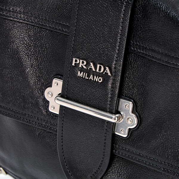 PRADA ショルダーバッグ ブラック シルバー レザーの画像4