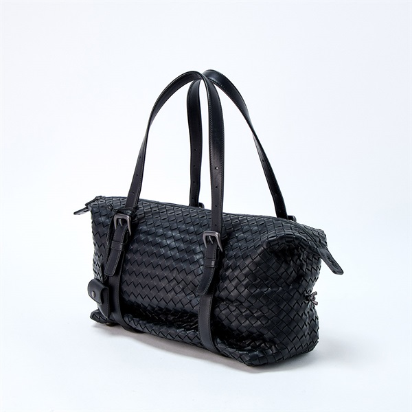 BOTTEGA VENETA イントレチャート ショルダーバッグ ブラック マットシルバー レザーの画像1