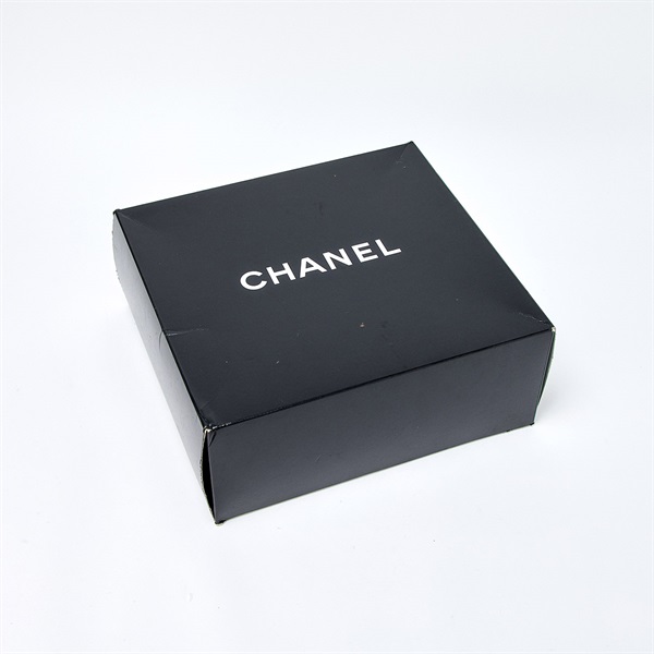 CHANEL ロゴ ショルダーバッグ ベージュ シルバー レザーの画像8