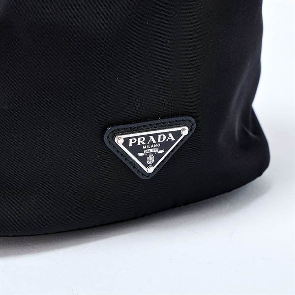 PRADA トライアングル ポーチ ブラック シルバー ナイロン レザーの画像4