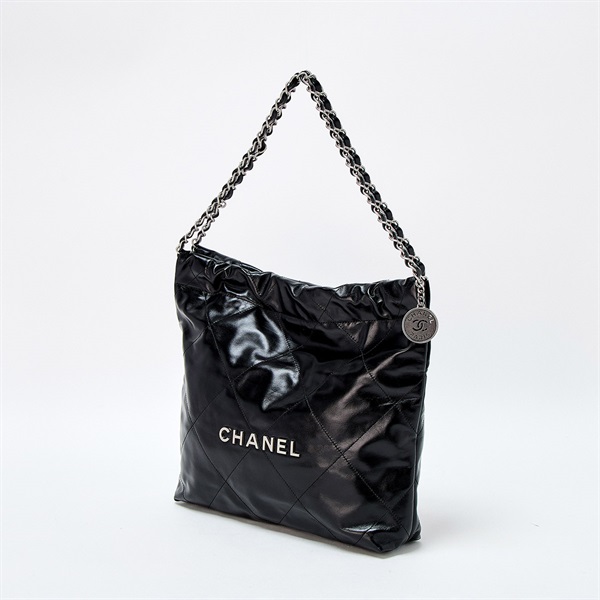 CHANEL シャネル22 ショルダーバッグ ブラック シルバー シャイニーカーフスキンの画像1