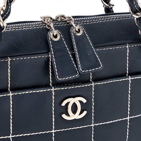 CHANEL ワイルドステッチ チョコバー ショルダーバッグ グレー シルバー ラムスキンの画像4