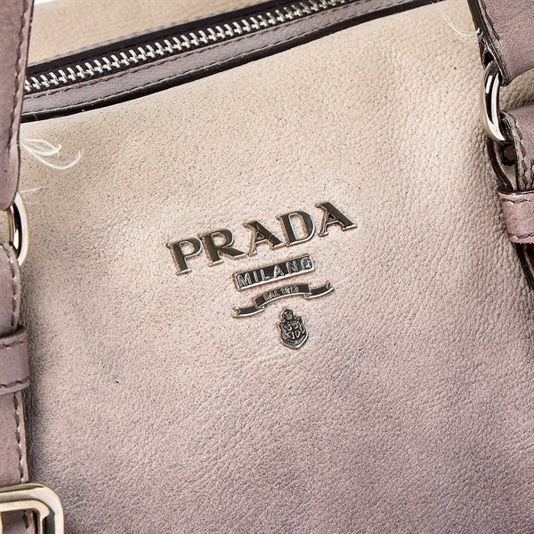 PRADA ショルダーバッグ グレー ベージュ シルバー レザーの画像4