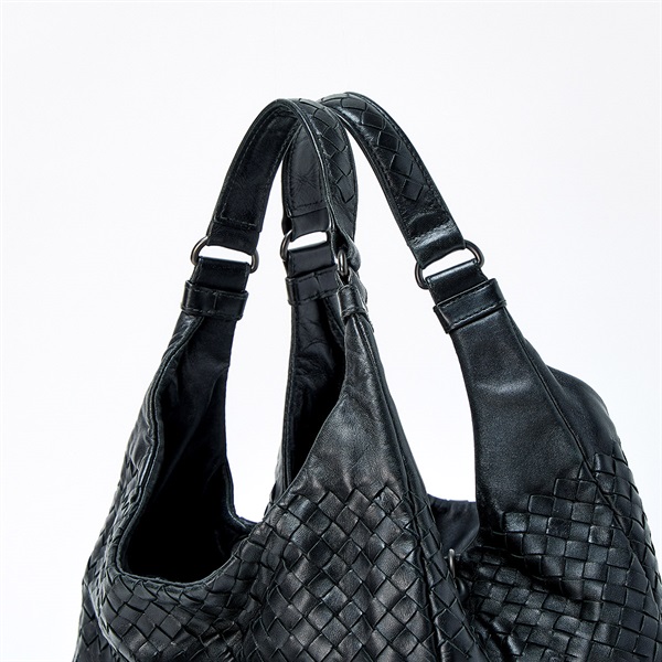 BOTTEGA VENETA クラシック イントレチャート ハンドバッグ ブラック ブラック レザーの画像3