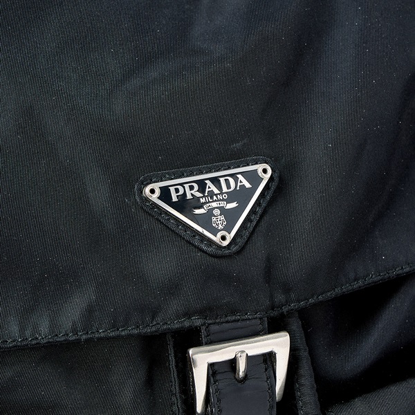 PRADA トライアングル バックパック ブラック シルバー テスートの画像4