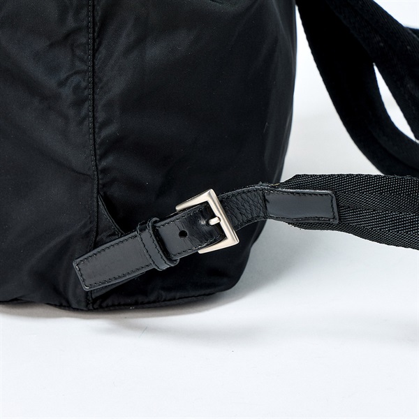 PRADA トライアングル バックパック ブラック シルバー テスートの画像3