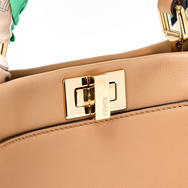 FENDI ピーカブー IseeU ミニ ハンドバッグ キャメル ゴールド レザーの画像4