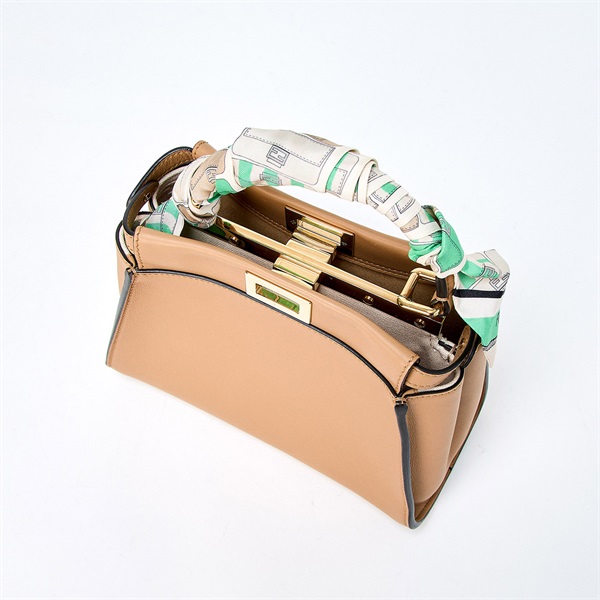 FENDI ピーカブー IseeU ミニ ハンドバッグ キャメル ゴールド レザーの画像6