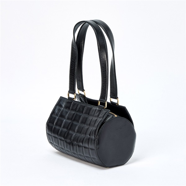 CHANEL チョコバー ミニボストン 2001年 ハンドバッグ ブラック ゴールド ラムスキンの画像1