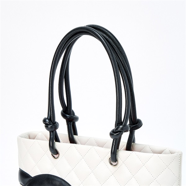 CHANEL カンボン ミディアムトート 2004年 ハンドバッグ ホワイト ブラック シルバー ラムスキンの画像3