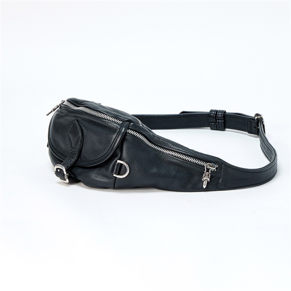 CHROME HEARTS スナットパック ダガー クロスボディバッグ ブラック シルバー レザーの画像1