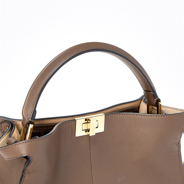 FENDI ピーカブーエックスライト ハンドバッグ グレージュ ゴールド レザーの画像3