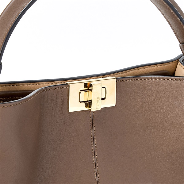 FENDI ピーカブーエックスライト ハンドバッグ グレージュ ゴールド レザーの画像4