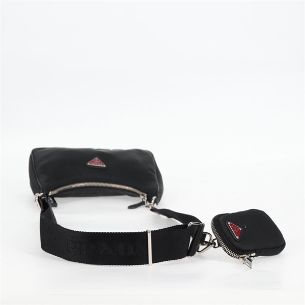 PRADA トライアングル Re-Edition 2005 ショルダーバッグ ブラック シルバー テスートの画像6