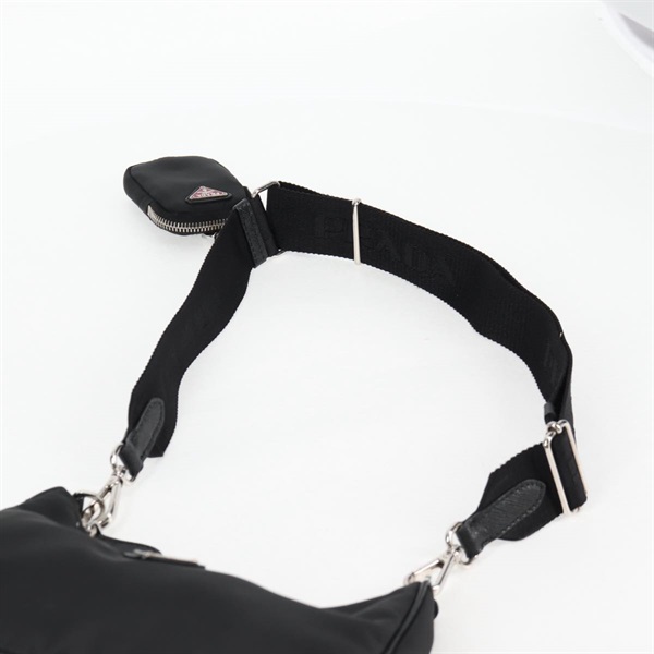 PRADA トライアングル Re-Edition 2005 ショルダーバッグ ブラック シルバー テスートの画像8