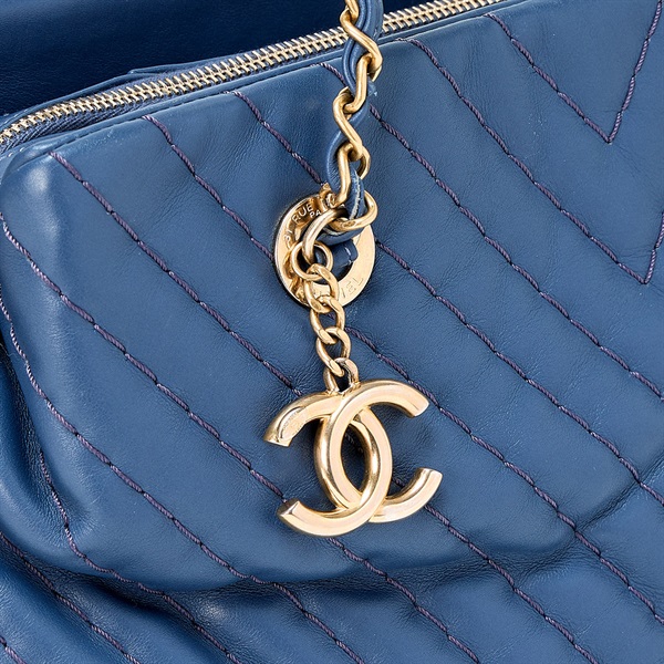 CHANEL Vステッチ 2012年 トートバッグ ブルー シャンパンゴールド レザーの画像4