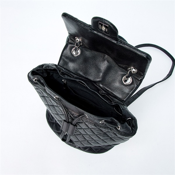 CHANEL マトラッセ バックパック ブラック シルバー ラムスキンの画像6