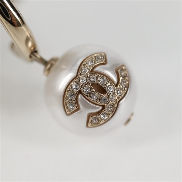 CHANEL ココマーク ピアス パールラインストン ゴールド ホワイト GP フェイクパールの画像1