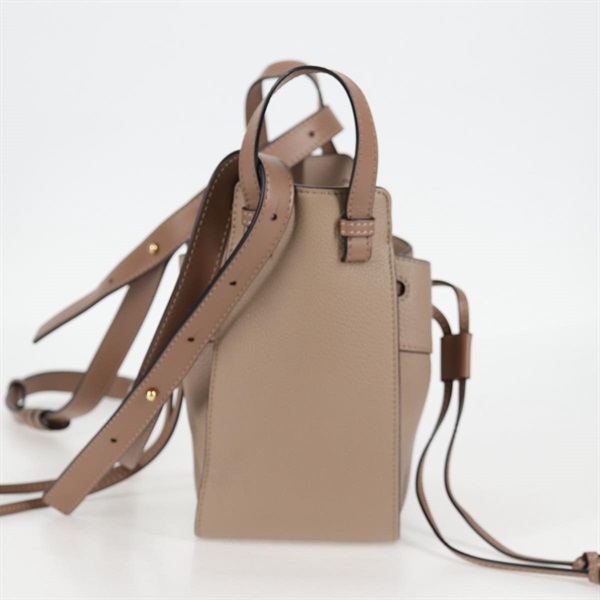 LOEWE ハンモック ミニドローストリング ショルダーバッグ グレージュ ゴールド レザーの画像3