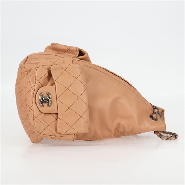 CHANEL ココマーク ダブルポケット 2012年 バックパック ベージュ マットシルバー ラムスキンの画像3