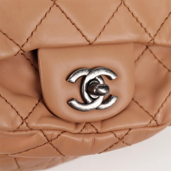 CHANEL ココマーク ダブルポケット 2012年 バックパック ベージュ マットシルバー ラムスキンの画像7