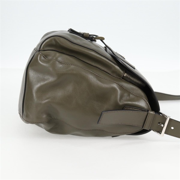 PRADA トライアングル ショルダーバッグ ミリタリー シルバー ソフトカーフの画像3