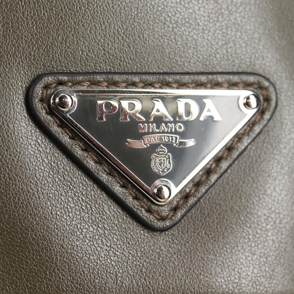 PRADA トライアングル ショルダーバッグ ミリタリー シルバー ソフトカーフの画像7