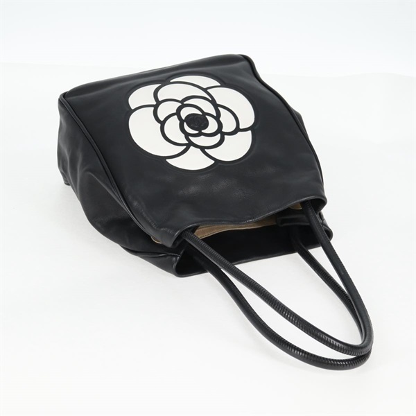 CHANEL カメリア トートバッグ ブラック ホワイト マットゴールド ラムスキンの画像4